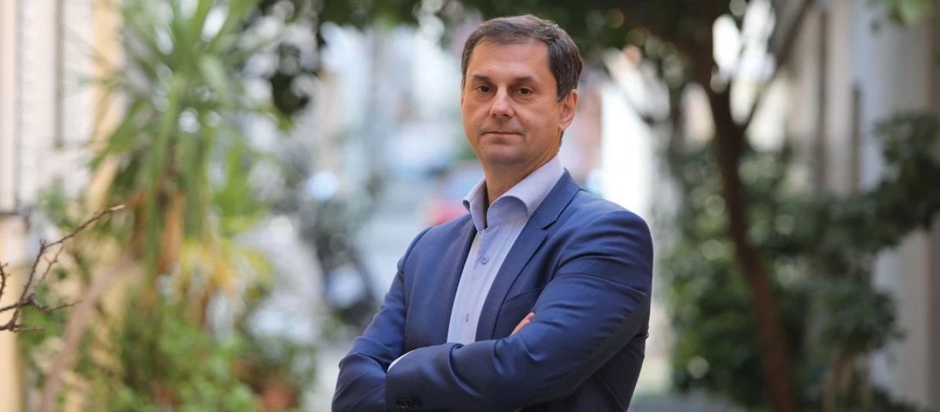 Χάρης Θεοχάρης: Τηλεδιασκέψεις με φορείς του τουρισμού